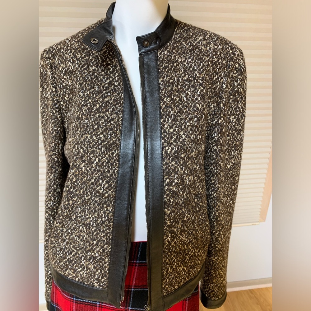 Jones New York Women’s Jacket 100% brown Leather trim.Size:10. Like New